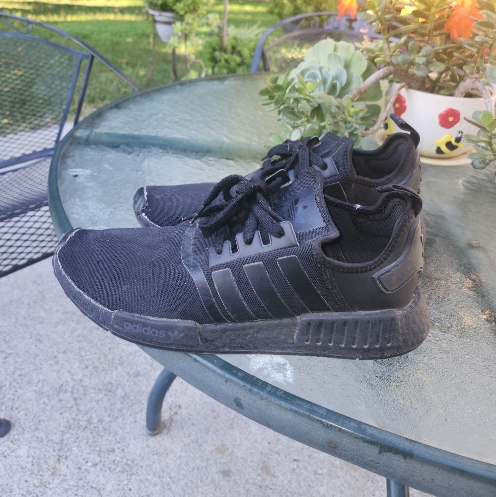 Adidas Men's Triple Black MND Sneaker
